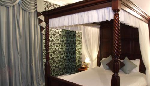 Executive Four-Poster Room