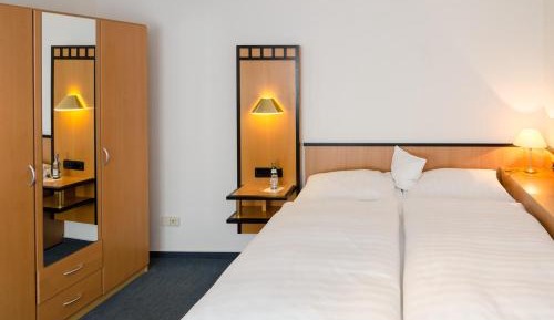 Room #6637806