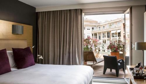 Superior Room with Terrace and Pool View