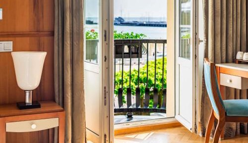 Junior Suite with Balcony and Sea View
