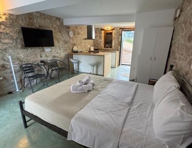 One-Bedroom Apartment with Balcony