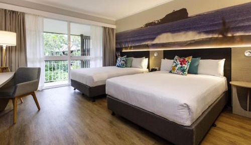 Executive Double Room with Two Double Beds and Garden View