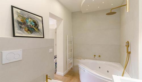 Queen Room with Spa Bath