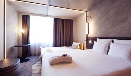 Superior Room with 1 Queen-Size Bed and Sofa Bed