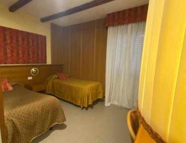 Family Suite (2 Adults + 2 Children)
