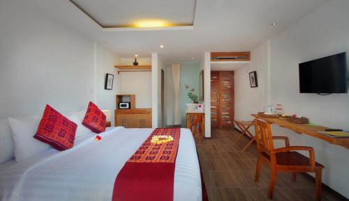 Suite with Pool View