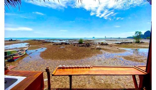 Deluxe Double Room with Balcony and Sea View