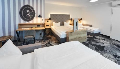 5-Bed Room