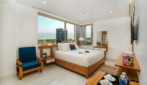 Room #1372655405