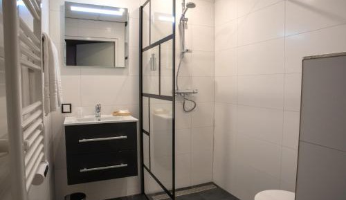 Twin Room with Shower