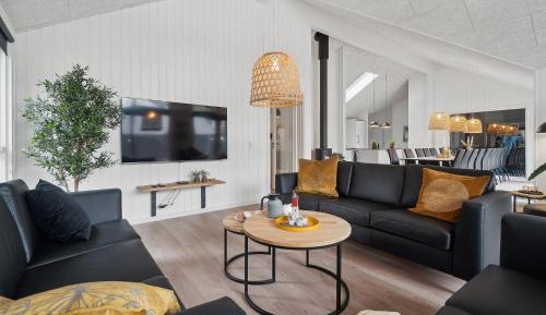 Eight-Bedroom Holiday Home