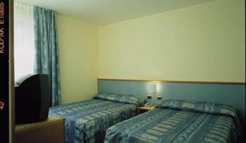 Family Room (2 Adults + 2 Children)