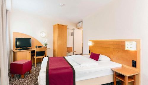 Economy Queen Room