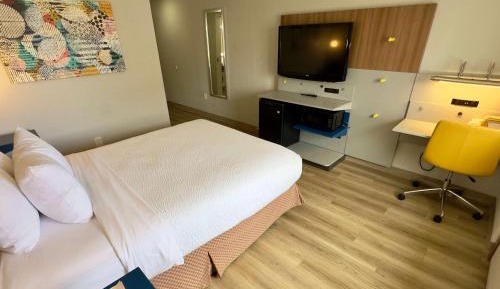 Queen Room - Mobility Access/Non-Smoking