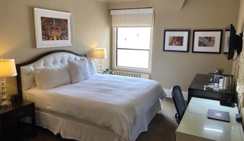 Deluxe Queen Room
