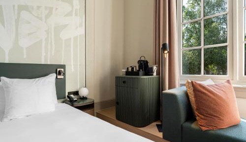 Deluxe Queen Room 