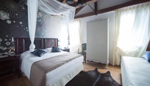 Junior Suite with Spa Bath