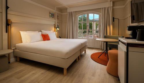 Superior Twin Room with Balcony and Garden View