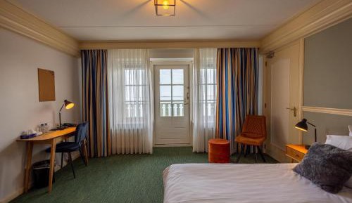 Superior Twin Room with Lake View