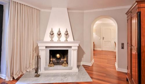 Deluxe King Suite