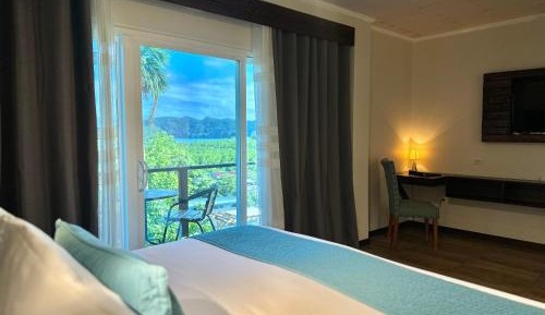 Standard Room with Partial Sea View
