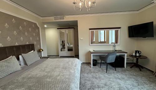Deluxe Double or Twin Room with City View