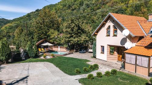 Holiday Home with Mountain View