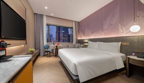 Deluxe City-view Queen Room