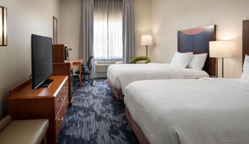 Queen Room with Two Queen Beds and Adapted Tub - Mobility Accessible