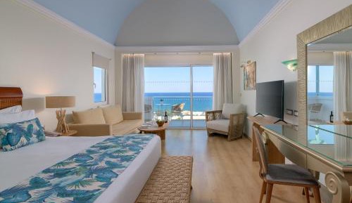 Deluxe Room with Sea View (2-3 People)