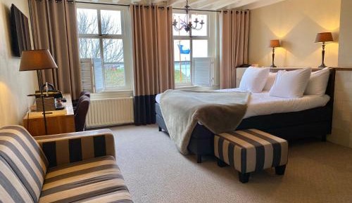 Deluxe double room (First floor, Harbor view)