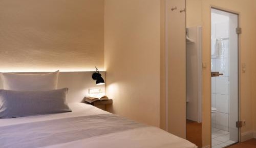 Standard Single Room with Courtyard View