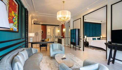 Suite with Mountain View
