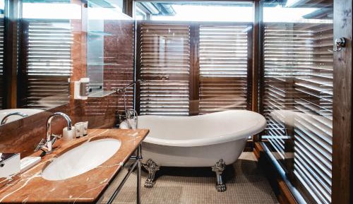 Luxury Suite