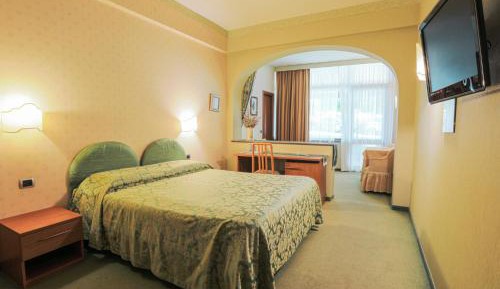 Family Room (2 Adults + 2 Children)
