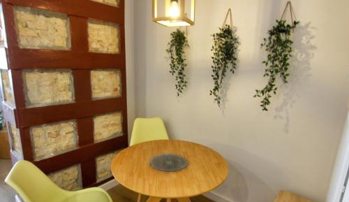 Deluxe One-Bedroom Apartment