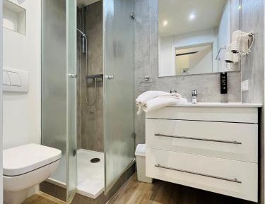 Single Room with Private Bathroom