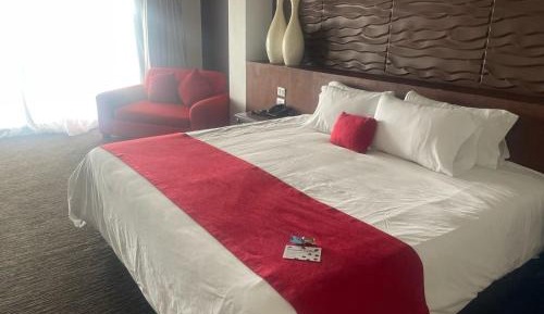King Suite with City View - Non-smoking