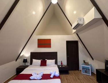 Deluxe Double or Twin Room with Balcony