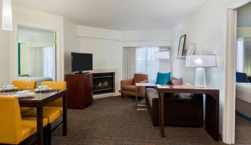 2 Bedroom Suite, Fireplace 