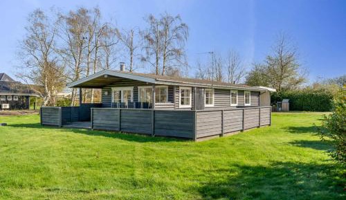 Three-Bedroom Holiday Home 