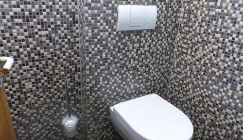 Basic Double Room with Shared Toilet