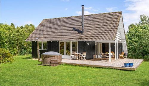 Three-Bedroom Holiday Home 