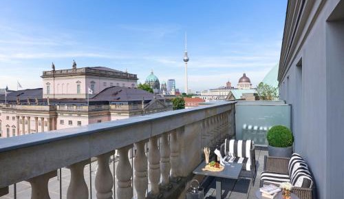Bebelplatz Balcony Junior Suite 
