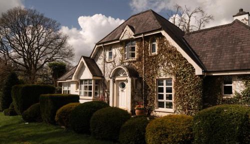 The Oaks Residence