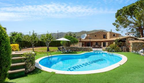 Villa with Garden View