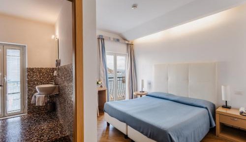 Triple Room with Sea View