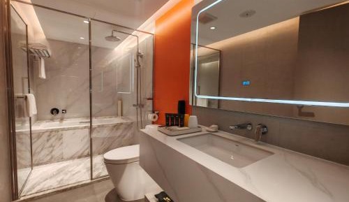 Comfort Triple Room ----- Exclusive Deluxe Room B with Extra Bed