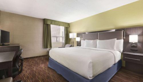 1 King Bed, Premium Suite, Non-Smoking