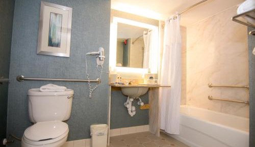 Queen Room with Two Queen Beds and Bath Tub - Mobility/Hearing Access - Non-Smoking